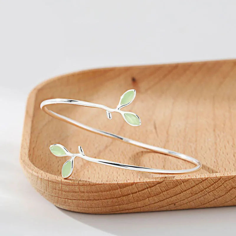 Exquisite Green Opal Leaf Bracelet